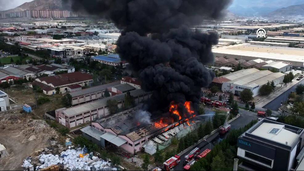 Kayseri'de sünger fabrikasında büyük yangın: Bir saatte kontrol altına alındı 4